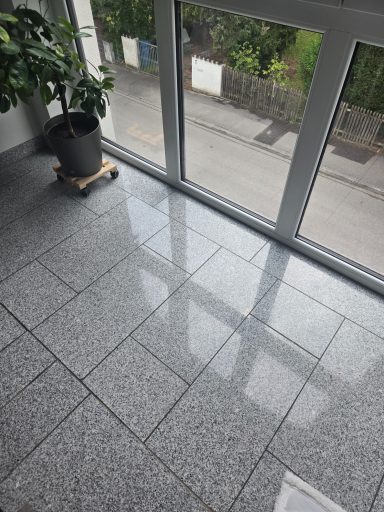 Unterhaltsreinigung Treppenpodest